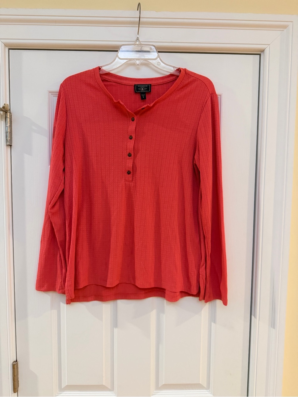 Ladies Size Medium "G.H. Bass & Co." Coral Ribbed Long-Sleeve Henley GUC
